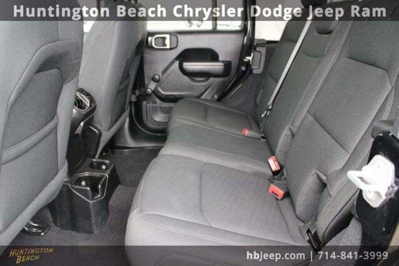 2021 Jeep Wrangler Unlimited WillysImage 32