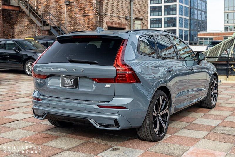 2023 Volvo XC60 Recharge Plug-In Hybrid Ultimate Dark ThemeImage 5