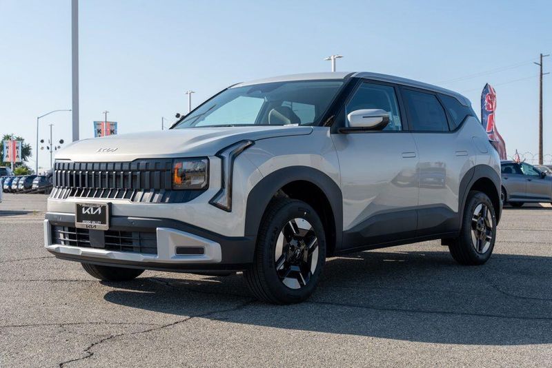 New 2027 Kia Seltos LXImage 3