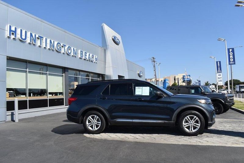 Used 2022 Ford Explorer XLTImage 3