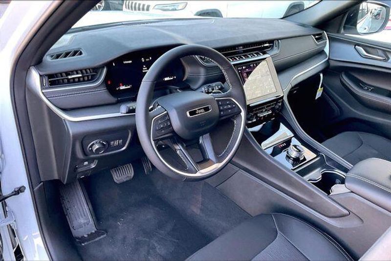 New 2025 Jeep Grand Cherokee L Laredo X 4x2Image 6