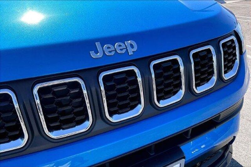 Used 2025 Jeep Compass SportImage 30