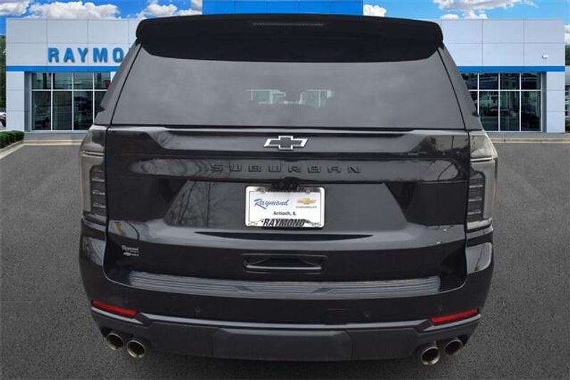 2025 Chevrolet Suburban Z71Image 4