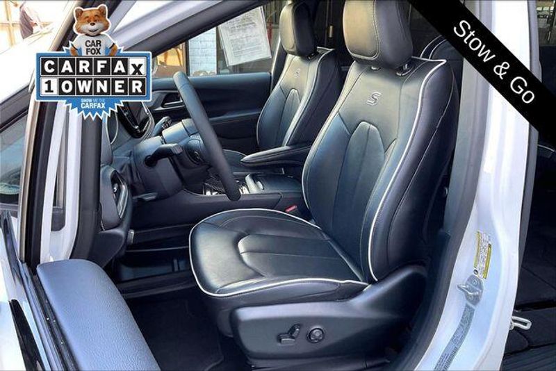 Used 2026 Chrysler Pacifica LimitedImage 24