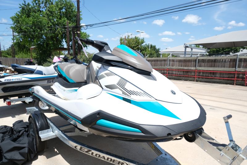 2023 YAMAHA VX DELUXE WITH AUDIO WHITE AND TITAN GRAY 
