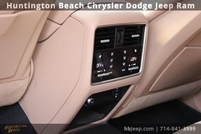 2022 Porsche Cayenne Platinum EditionImage 37