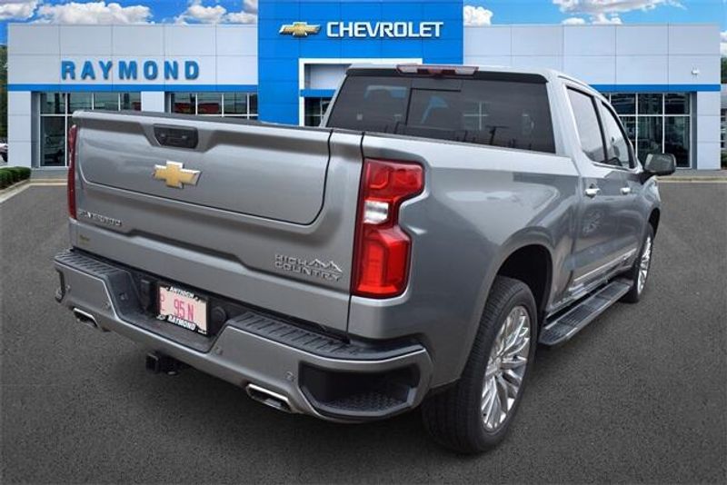 2025 Chevrolet Silverado 1500 High CountryImage 2