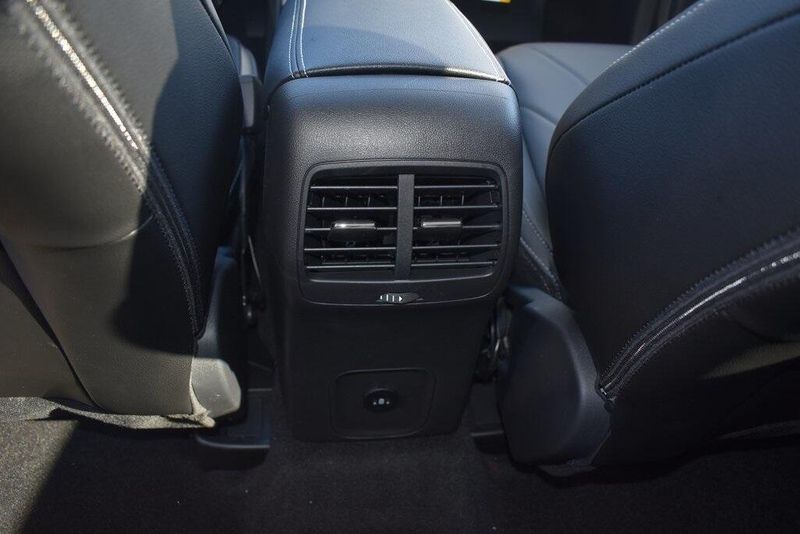 2025 Ford Escape Plug-In Hybrid BaseImage 10