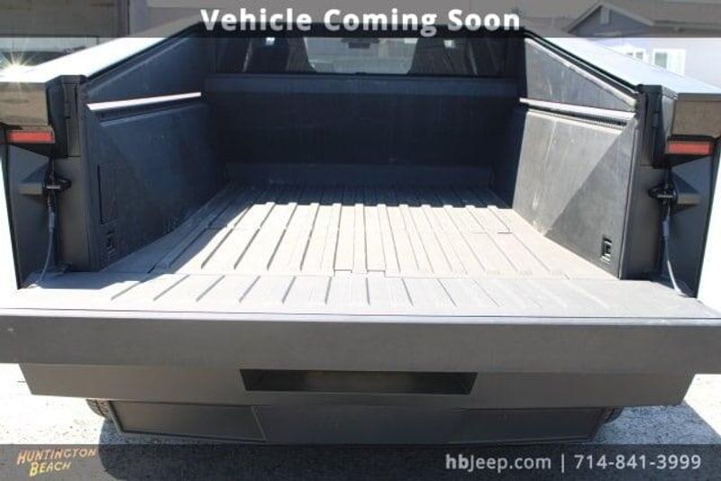 2024 Tesla Cybertruck BaseImage 7