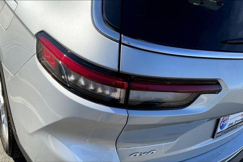 New 2025 Jeep Grand Cherokee L Laredo 4x4Image 12