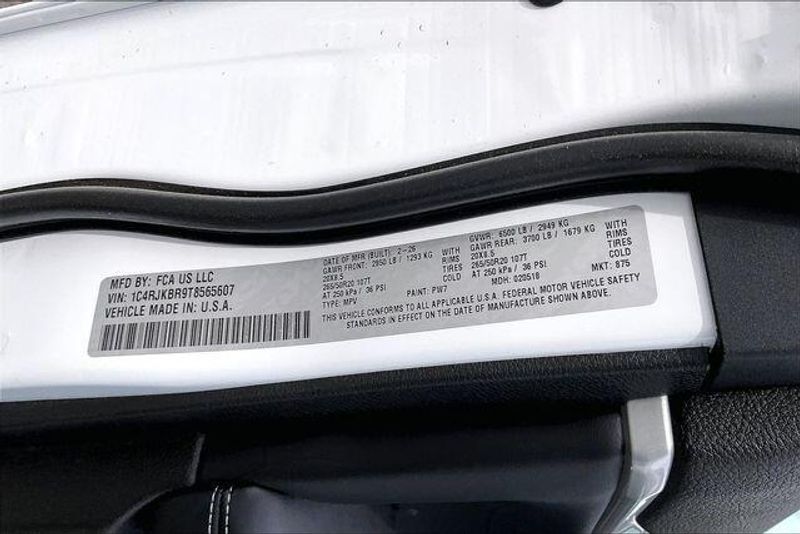 New 2026 Jeep Grand Cherokee L Limited 4x4Image 15