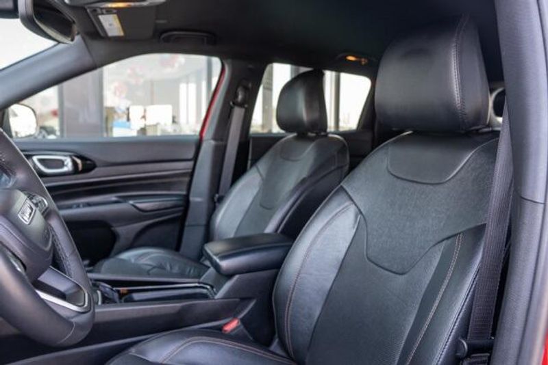 Used 2023 Jeep Compass LimitedImage 12