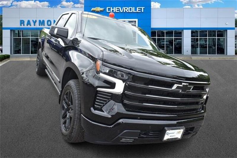 New 2025 Chevrolet Silverado 1500 High CountryImage 9