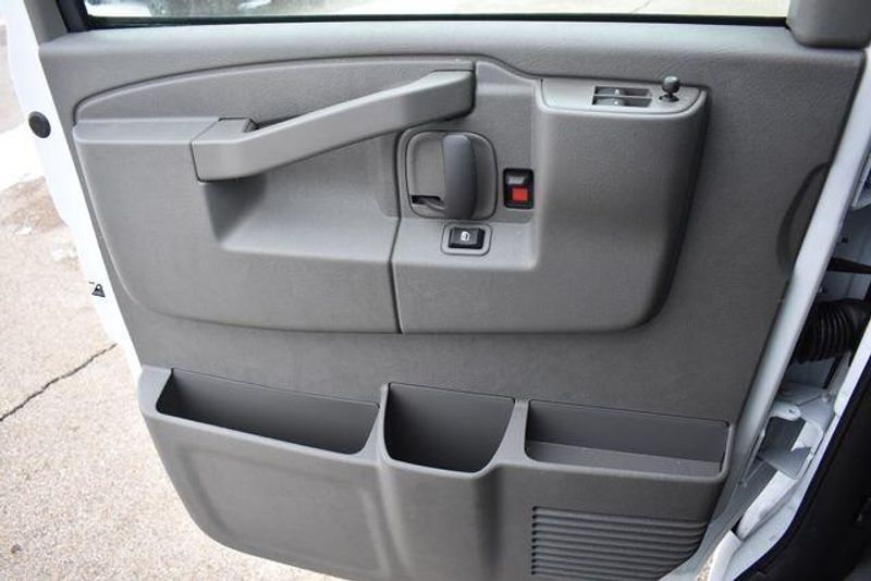 New 2025 Chevrolet Express 3500 Work VanImage 31