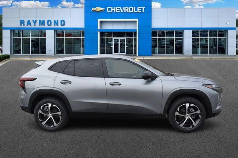 New 2026 Chevrolet Trax 1RSImage 2