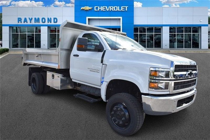 2024 Chevrolet Silverado 6500HD 1WTImage 1