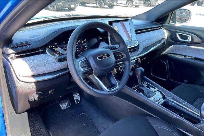 Used 2025 Jeep Compass SportImage 14