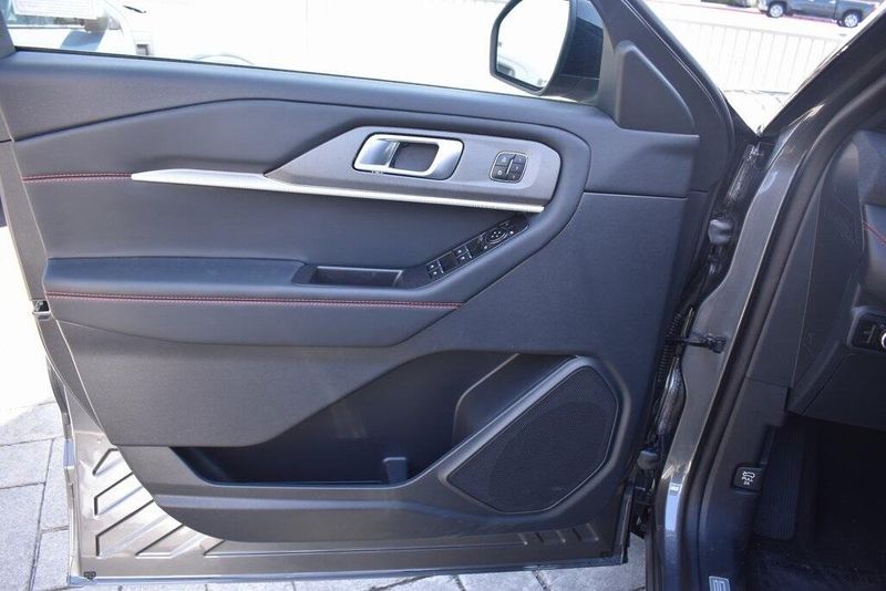 2025 Ford Explorer ST-LineImage 14