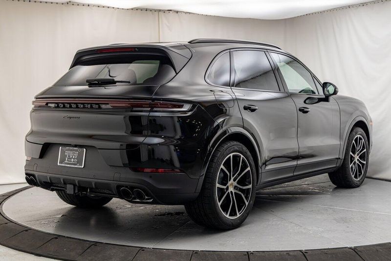 2024 Porsche Cayenne BaseImage 5