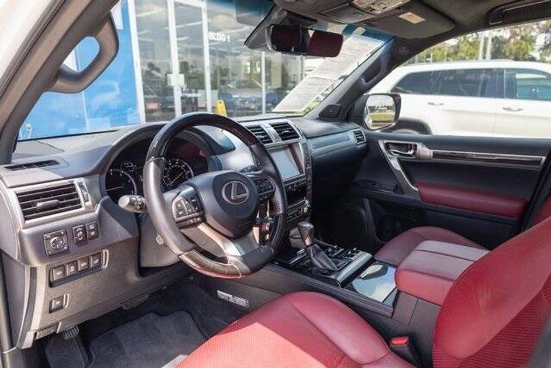 2020 Lexus GX 460 LuxuryImage 2