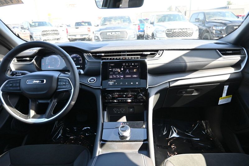 2025 Jeep Grand Cherokee L Altitude XImage 15