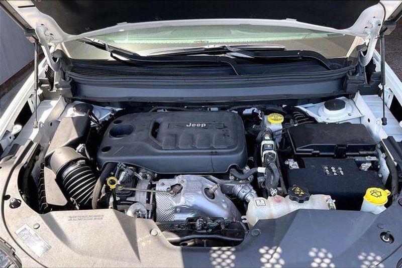 Used 2019 Jeep Cherokee LimitedImage 9