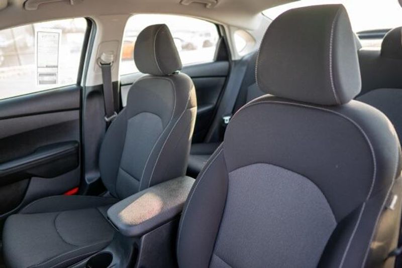 2022 Kia Forte LXSImage 12