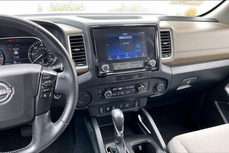 Used 2023 Nissan Frontier SVImage 5