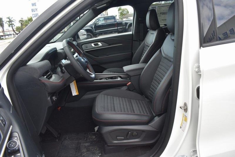 2025 Ford Explorer ST-LineImage 13
