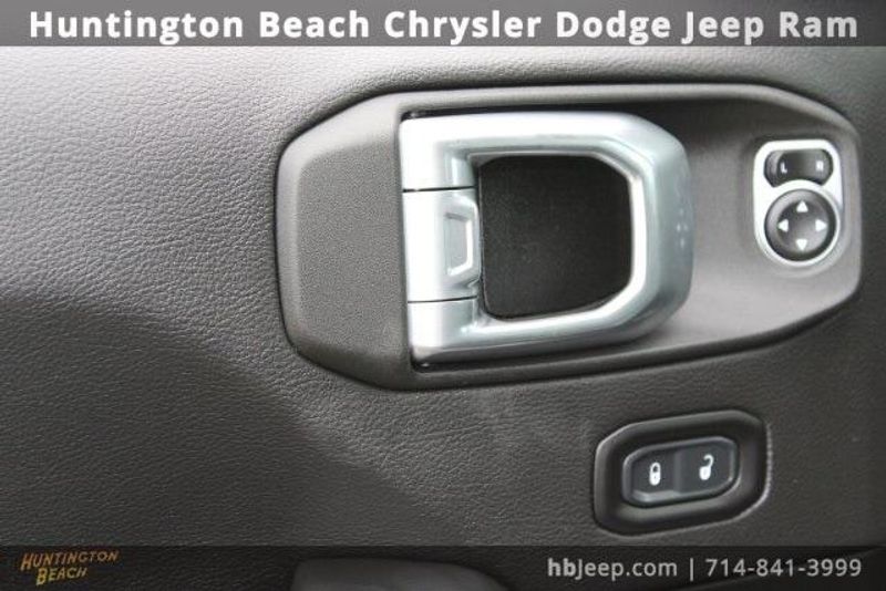 2021 Jeep Gladiator OverlandImage 17