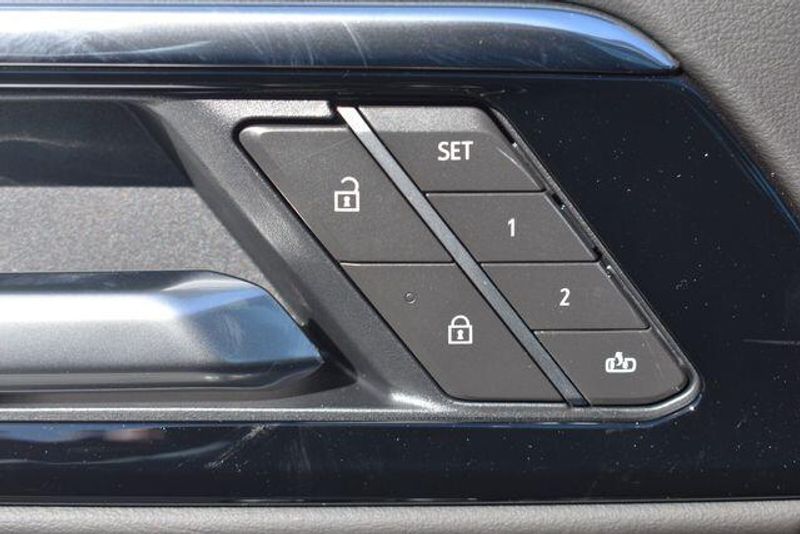 New 2026 Chevrolet Suburban PremierImage 28