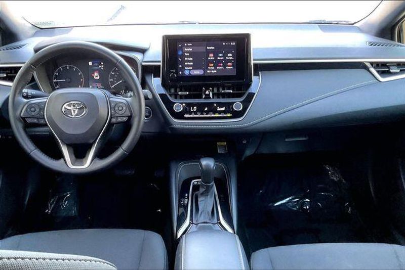 Used 2025 Toyota Corolla Hatchback SEImage 15