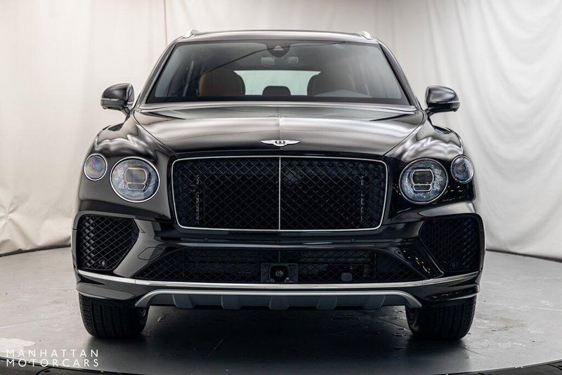 2024 Bentley Bentayga EWB V8Image 8