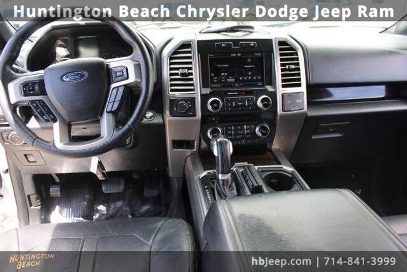 2015 Ford F-150 PlatinumImage 16