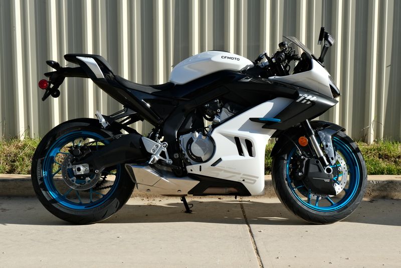 2025 CFMOTO 675 SS NEBULA WHITE 