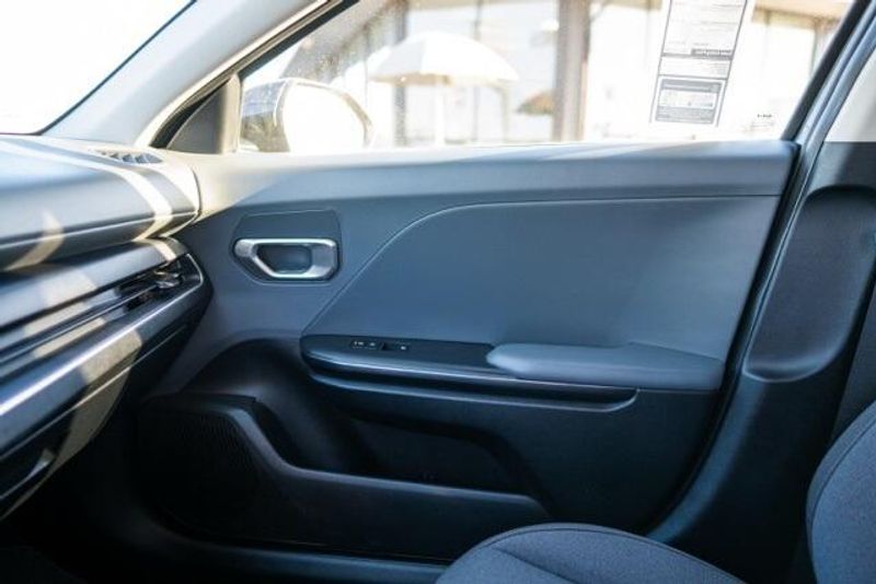 2025 Kia K4 LXImage 21