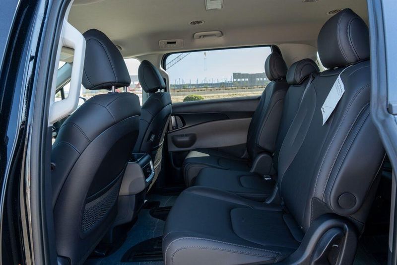 New 2026 Kia Carnival Hybrid EXImage 14