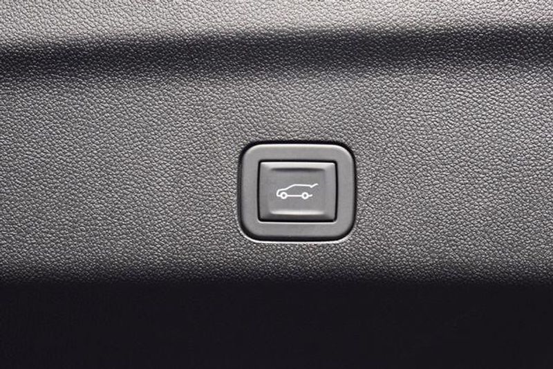 New 2025 Chevrolet Tahoe PremierImage 24