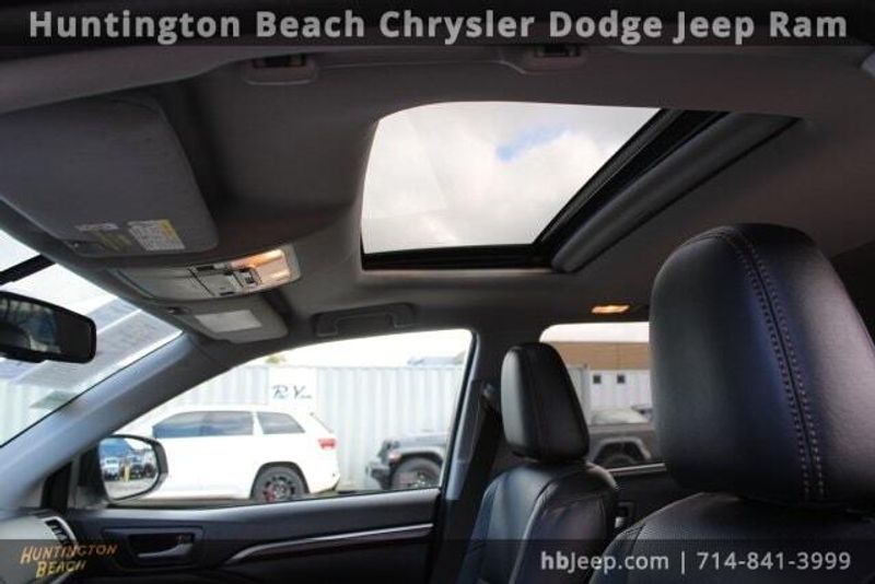 2016 Toyota Highlander LimitedImage 34