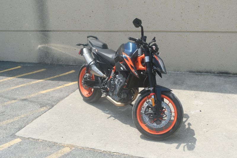 2023 KTM 890 DUKE R ORANGE AND BLUE 