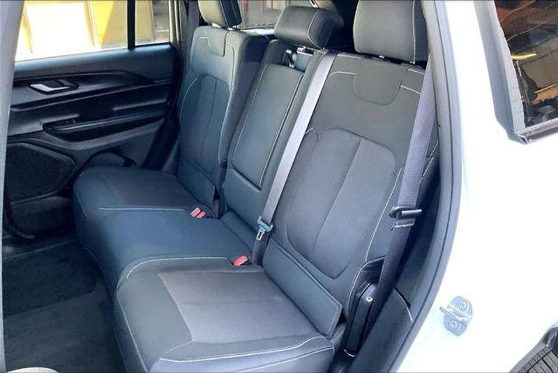 Used 2025 Jeep Grand Cherokee Laredo XImage 25