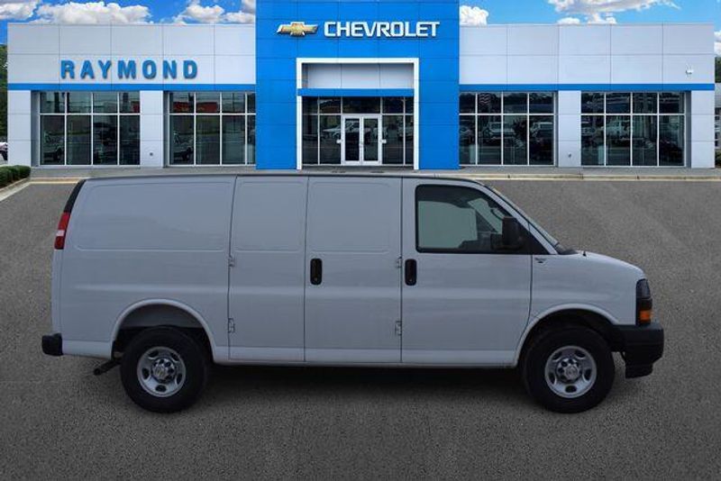 New 2025 Chevrolet Express 2500 Work VanImage 2