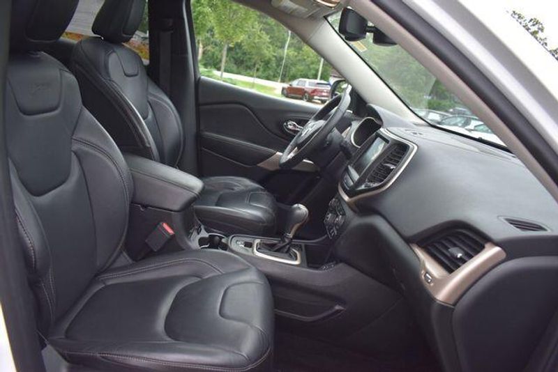 Used 2018 Jeep Cherokee LimitedImage 13