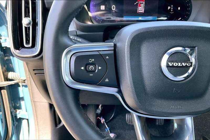 Used 2024 Volvo XC40 B5 CoreImage 17