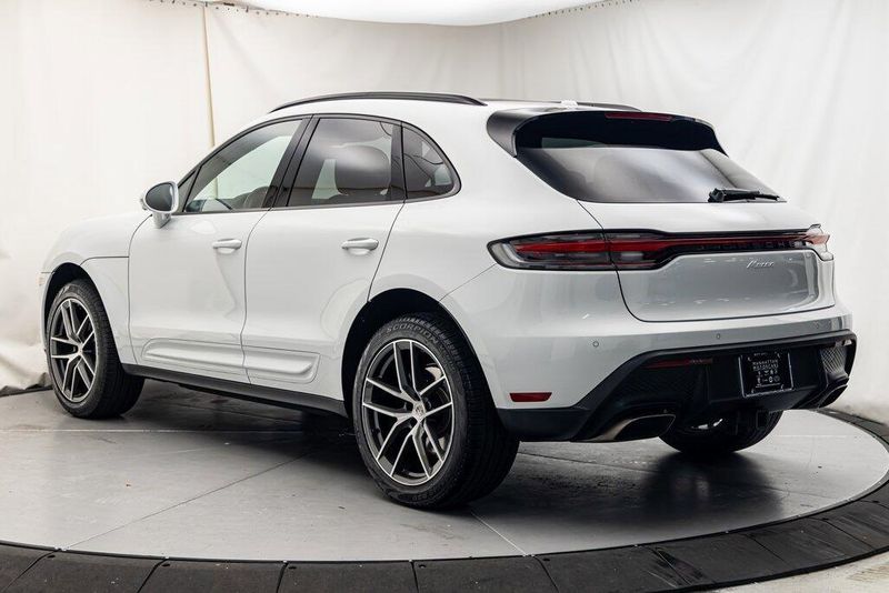 2024 Porsche Macan BaseImage 3