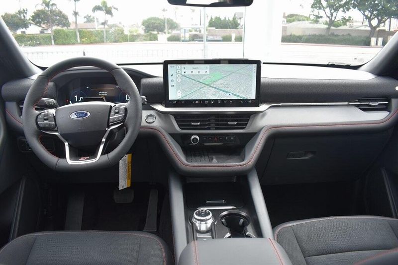 New 2025 Ford Explorer STImage 14