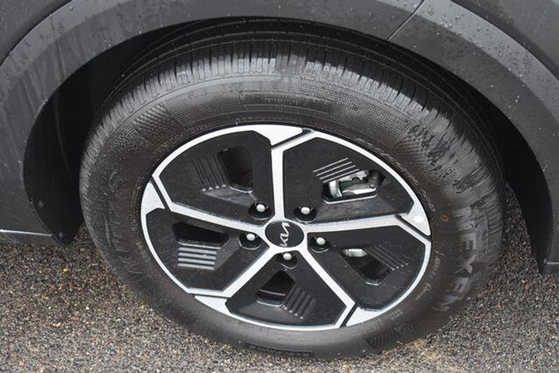 New 2025 Kia Niro EXImage 12