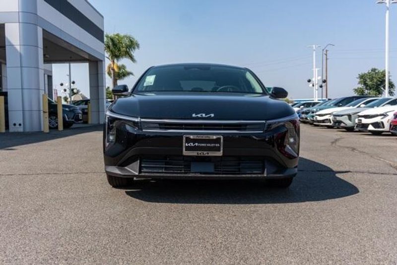 New 2025 Kia K4 LXImage 2