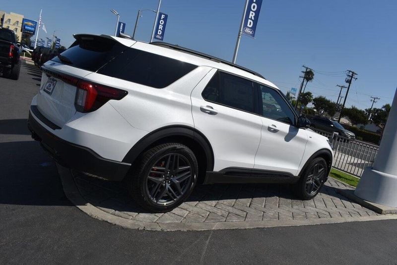 New 2025 Ford Explorer ST-LineImage 2