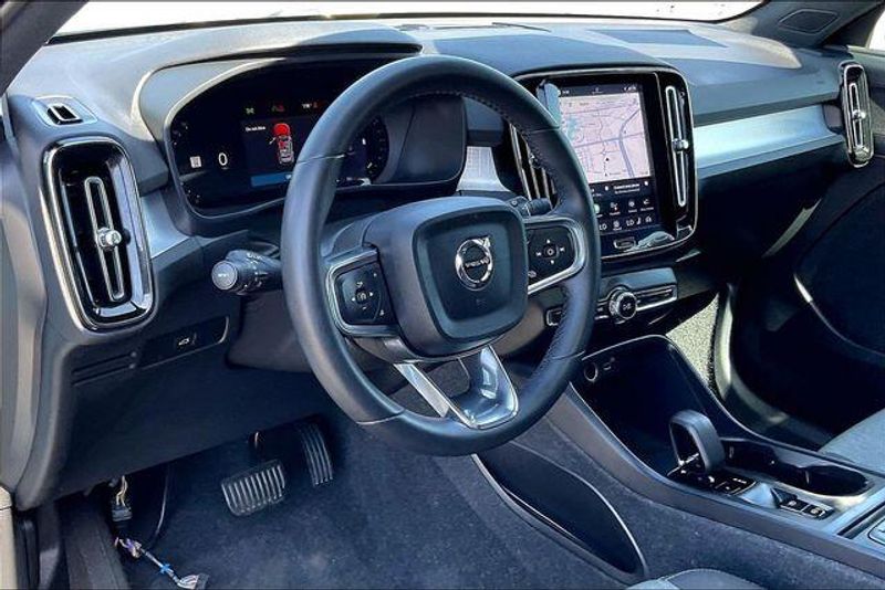 Used 2024 Volvo XC40 B5 CoreImage 13